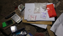 Thấy Cảnh sát, lao xe máy vào nhà dân tự gây thương tích nặng